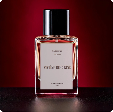 Firefly perfume in front of brown background 11578888 3.webp